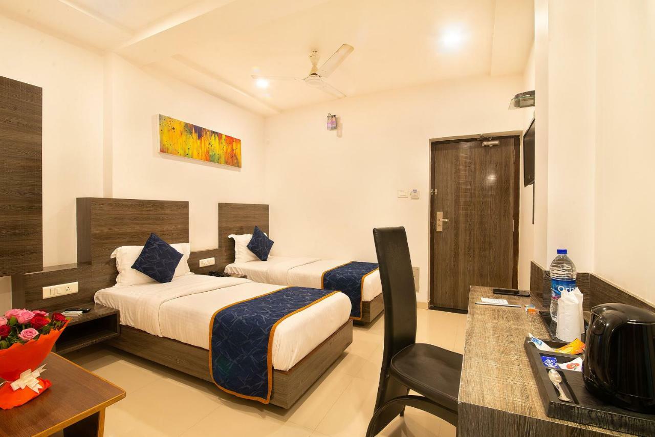 Hotel Sheetal Plaza Surat Bagian luar foto