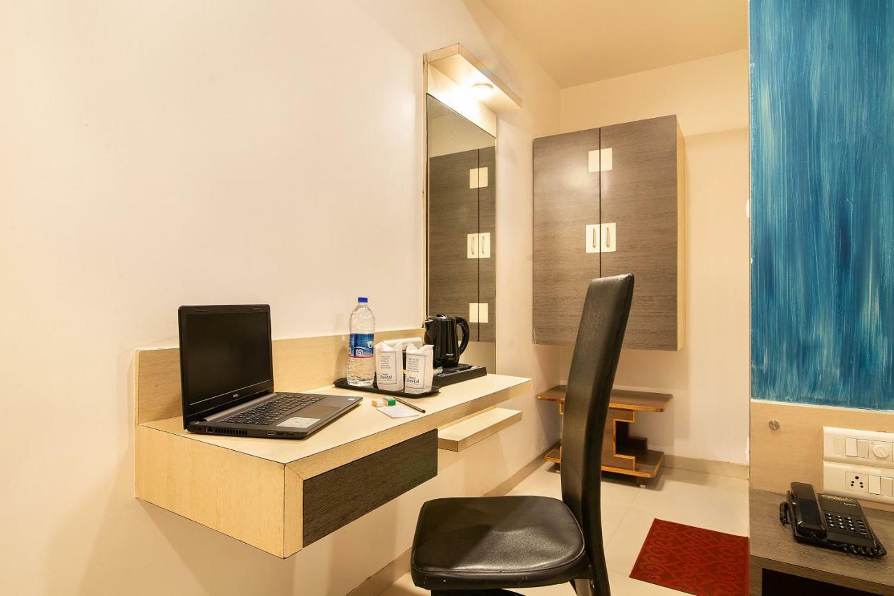 Hotel Sheetal Plaza Surat Bagian luar foto