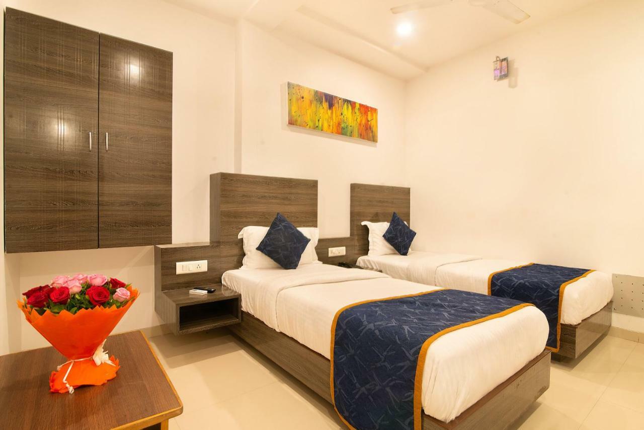 Hotel Sheetal Plaza Surat Bagian luar foto