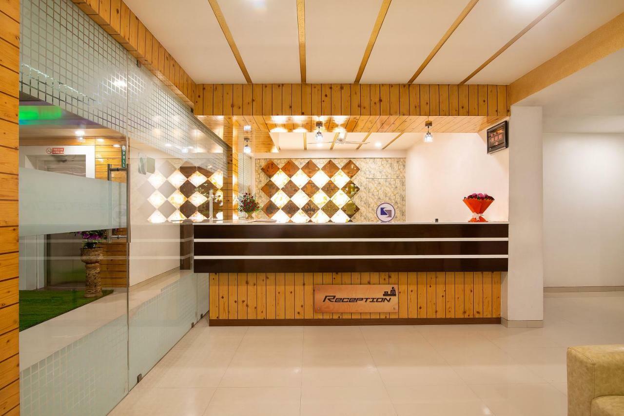 Hotel Sheetal Plaza Surat Bagian luar foto