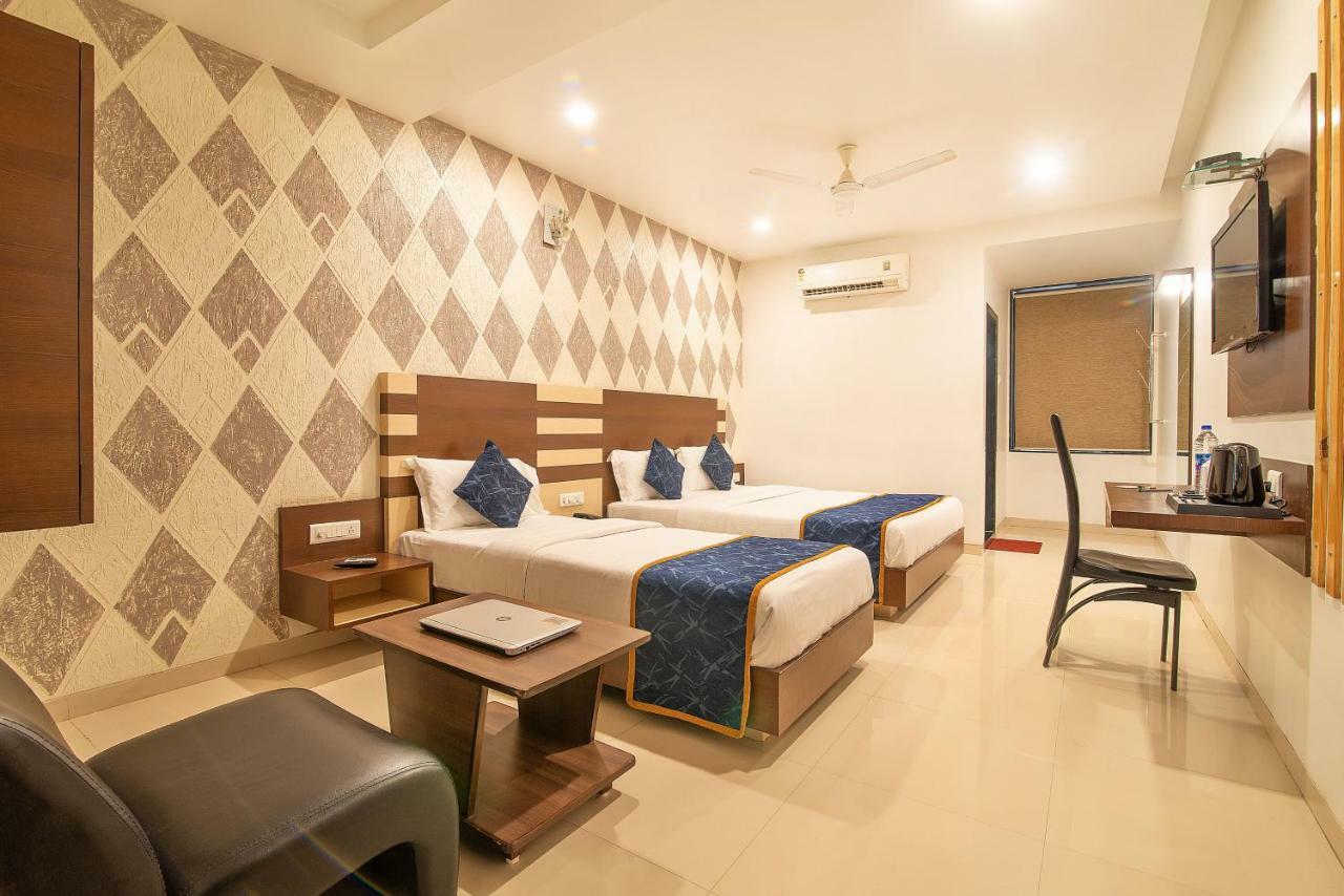 Hotel Sheetal Plaza Surat Bagian luar foto