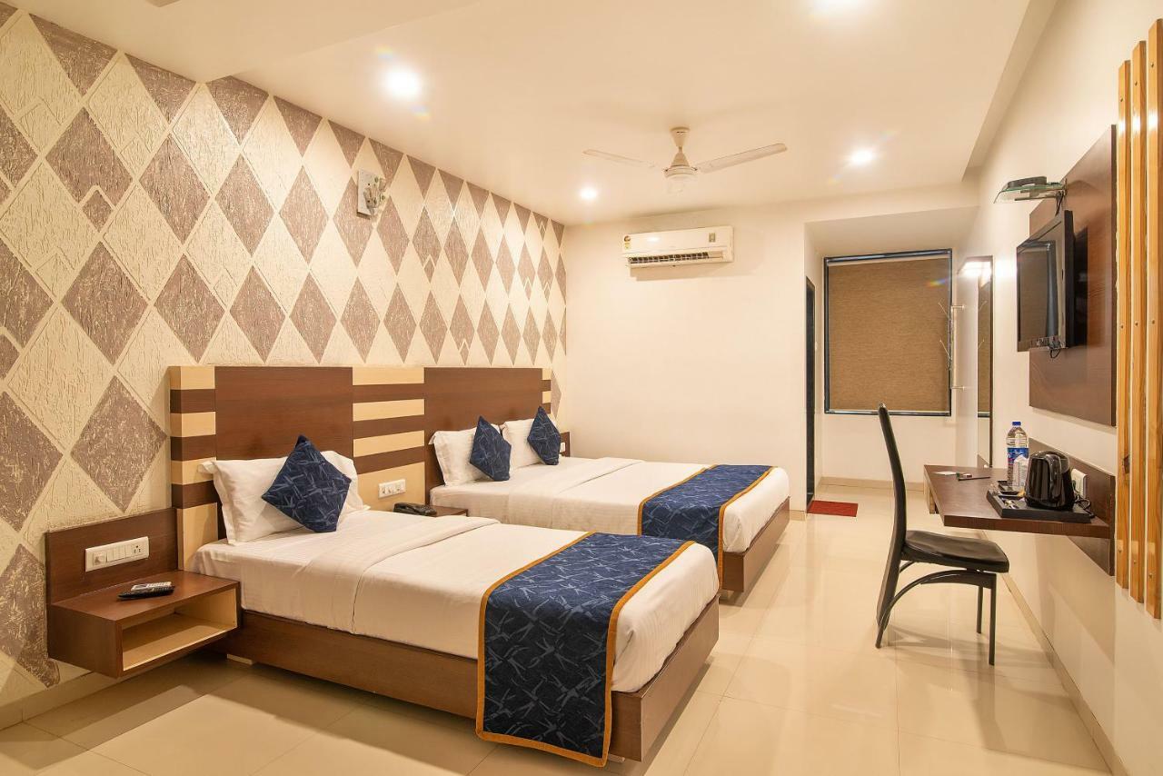 Hotel Sheetal Plaza Surat Bagian luar foto