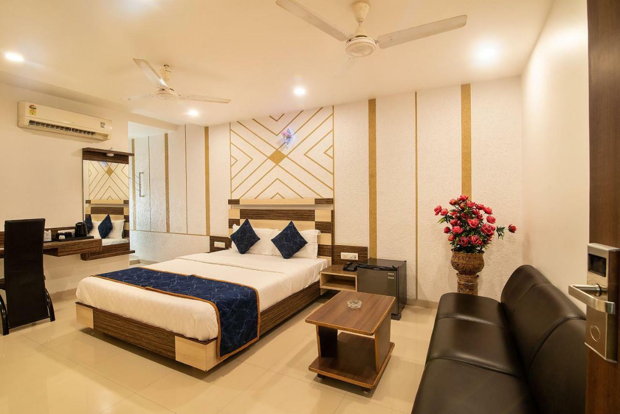 Hotel Sheetal Plaza Surat Bagian luar foto