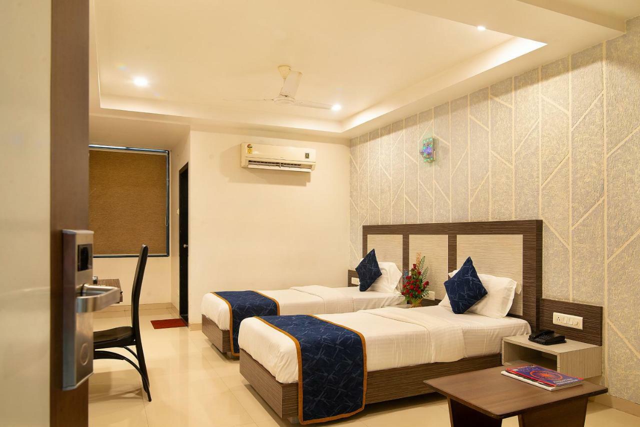 Hotel Sheetal Plaza Surat Bagian luar foto