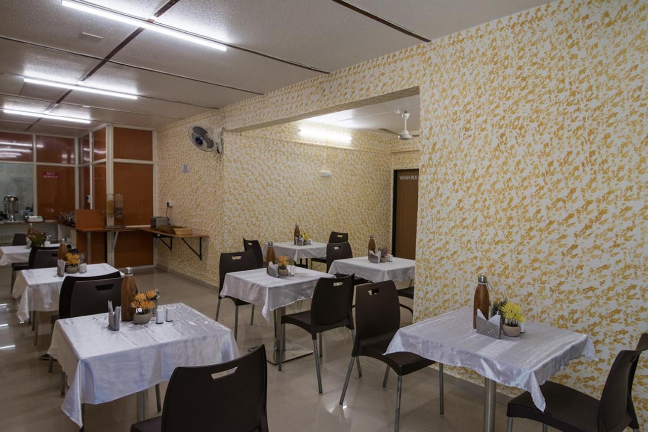 Hotel Sheetal Plaza Surat Bagian luar foto